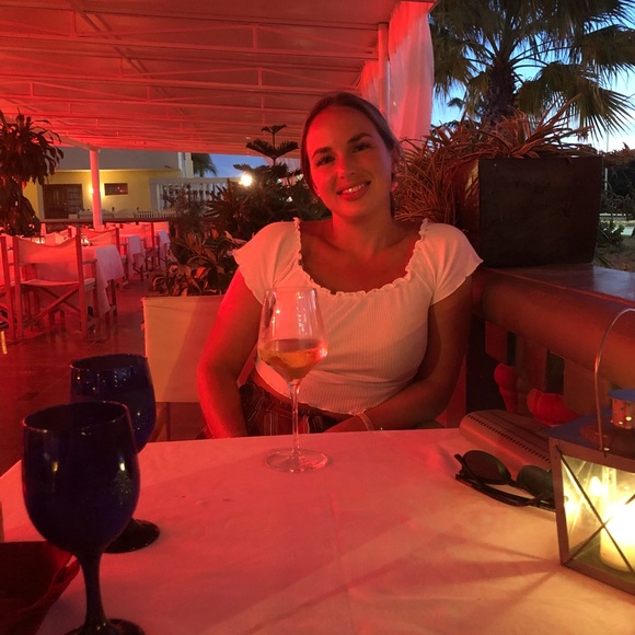 Meet your Posher, Devan - Picture 2 of 5